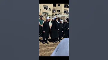 بدنا الكتف على الكتف والإيد على الإيد 