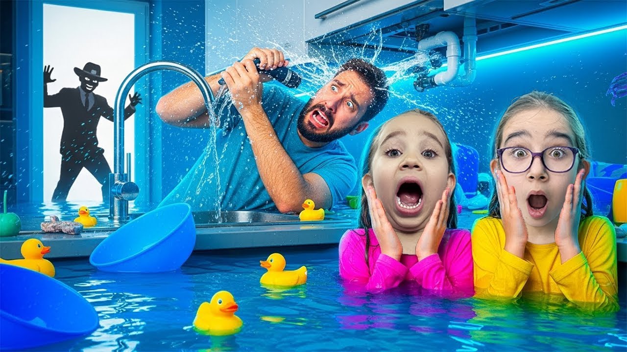 Zeynep Zümra Mutfağı Su Bastı!! Babam Boruları Patlattı! Evimize Hırsız Girdi!