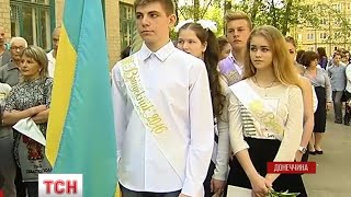 Останній дзвоник в школах Донбасу пролунав в суботу і навіть у неділю