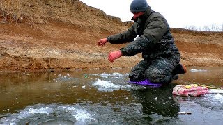 ПОД ЭТИМ ОБРЫВОМ КУЧА РЫБЫ СЕКРЕТЫ ЛОВЛИ ЗИМОЙ зимняя рыбалка 2019