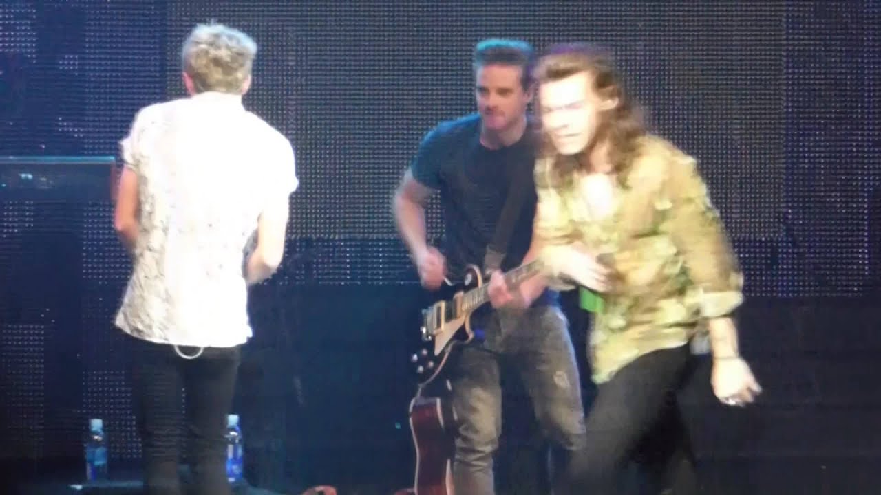 One Direction - No Control (Triple Ho Show 2015) HD