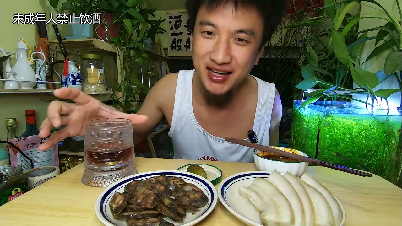 大肥肉片子加酸黄瓜下酒太香了！喝中国劲酒交天下朋友