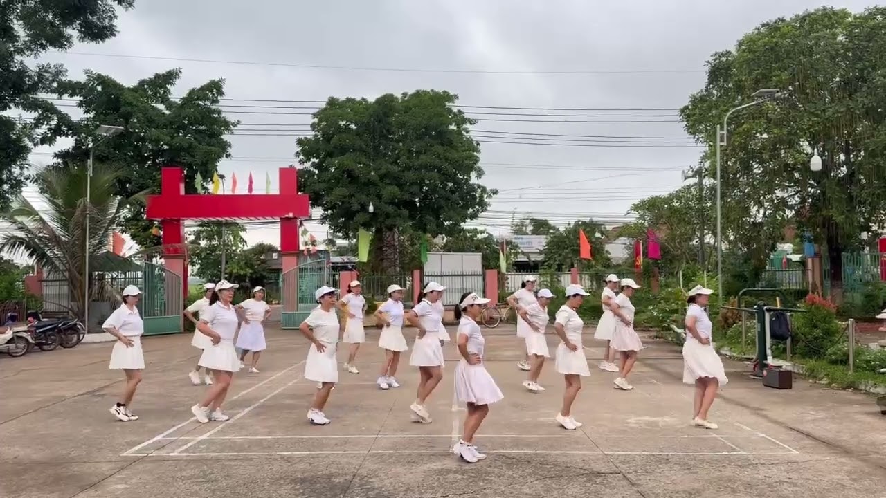 Tango dĩ vãng/nhóm vui nhộn/xã Xuân Thọ.