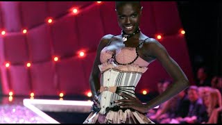 [HD] Ajuma Nasenyana - Victoria's Secret Runway Walks (2006)