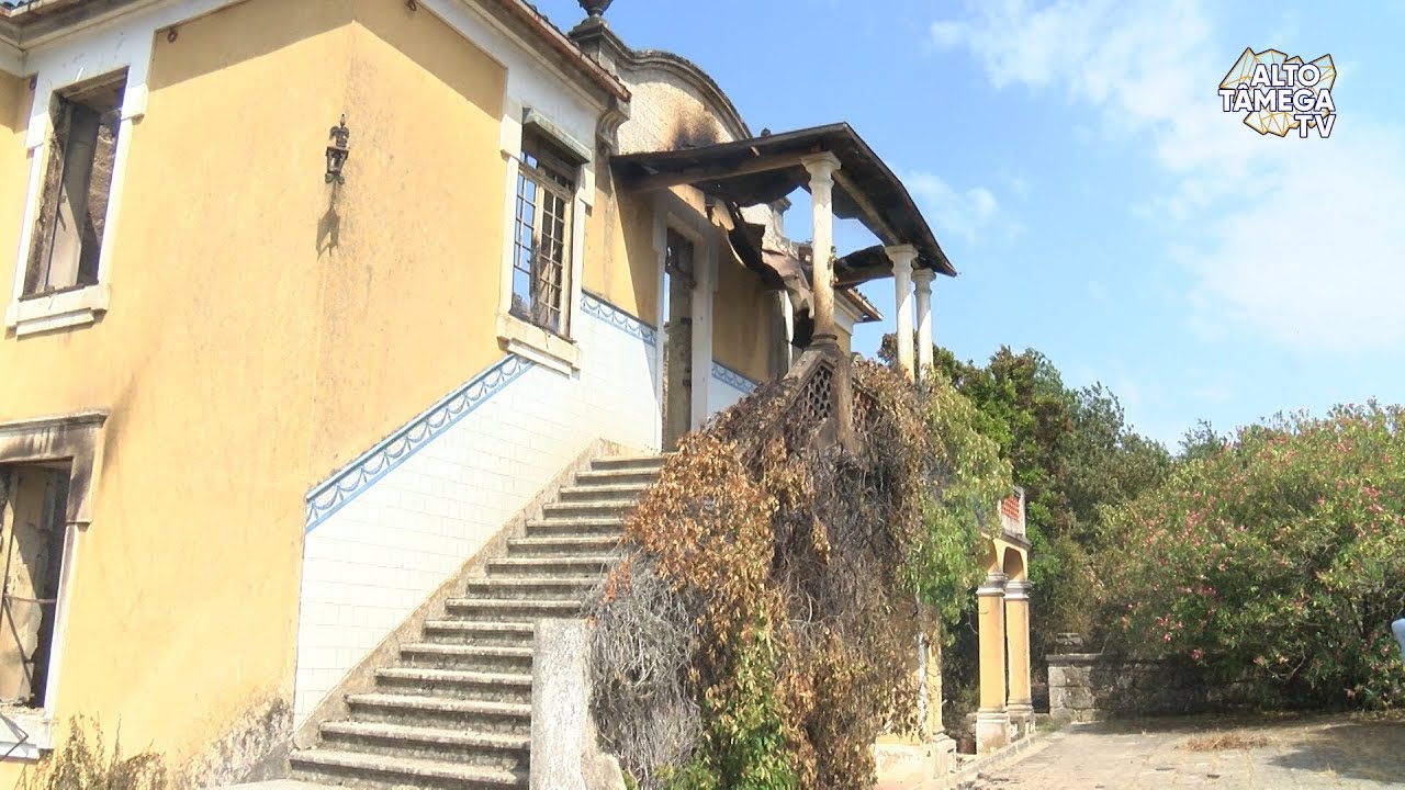 Fogo destrói solar centenário em Vilela Seca