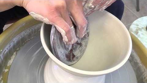 205. Using a Round Wooden Rib to Throw a Perfect Bowl with Hsin-Chuen Lin 林新春