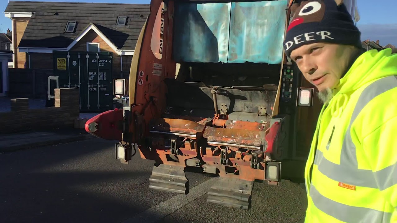 Recycling bin men emptying bins in Bournemouth part 4 (24/12/2020) YouTube