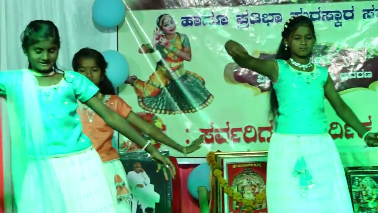 Vidyadeep 6th standard Chunari Chunari dance