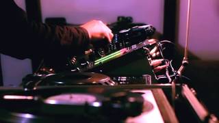 Vinyl 2 Go (Dj Exanimo playing Razors Edge)
