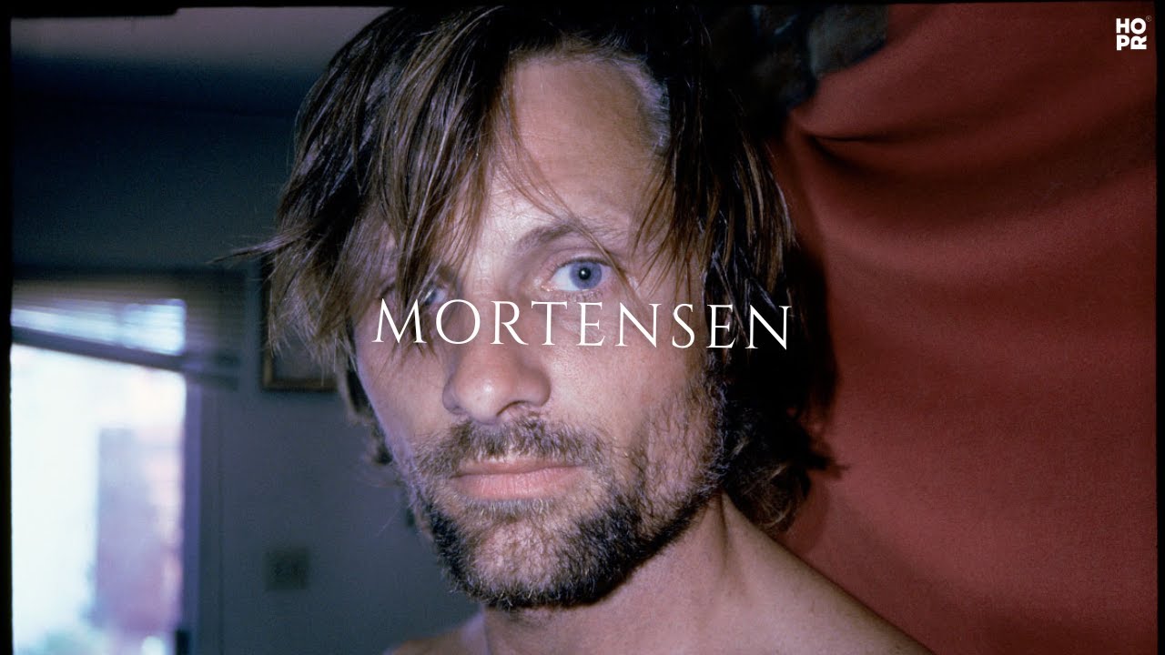 ヴィゴ・モーテンセン直筆サイン入り2Lサイズ写真…Viggo Mortensen 835px-Viggo_Mortensen_B_(2020).jpg