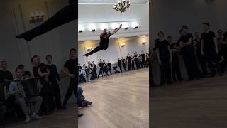 Класс-концерт «Дорога к танцу» фрагмент мужских трюков. Балет Игоря Моисеева