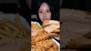 Cane’s taste better in Louisiana @RaisingCanesOneLove #canes #friedchicken #mukbang #fypシ゚viral