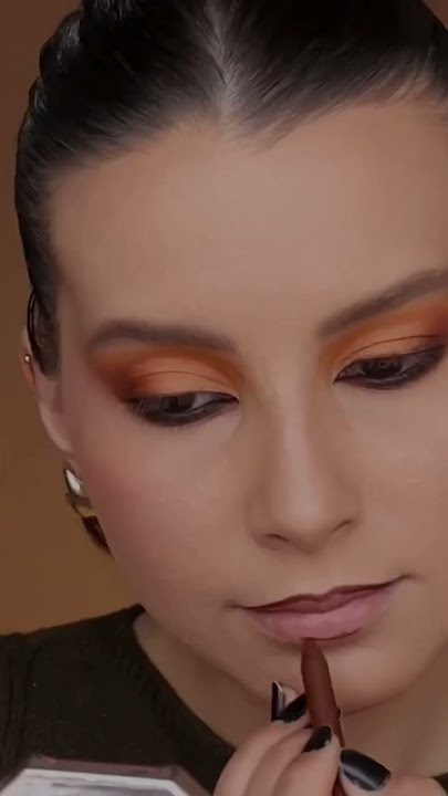 MAQUIAGEM PODEROSA EM TONS QUENTES 💛🧡 o tutorial completo dela está no canal 😍