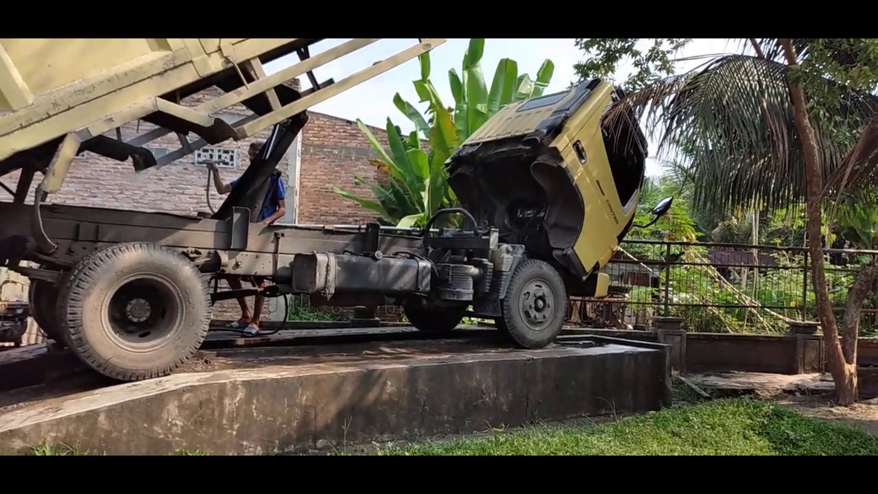  Dump  truk  CANTER  berlumpur YouTube