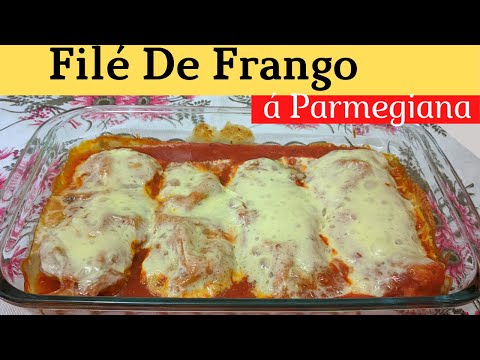 FILÉ DE FRANGO Á PARMEGIANA