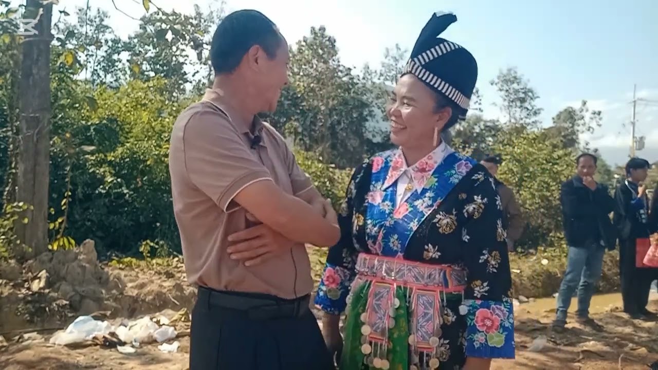 Mim lis thiab nyiaj xyooj vaj kwv txhiaj qub nkauj nraug tim 25 lub kau