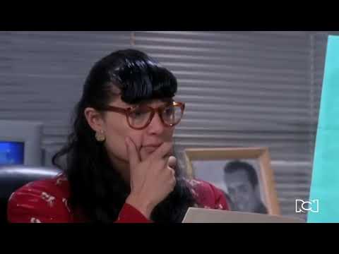 Betty lee una carta que la deja desconsolada | Yo soy Betty, la fea