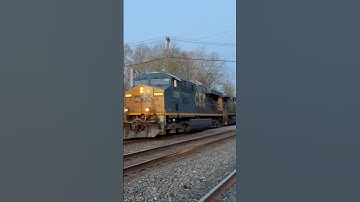 CSX 5289 ES40DC leads CSX M403 through Piscataway,NJ with a friendly crew