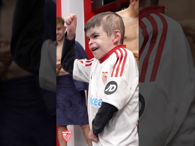 Alguien muy especial nos acompañó después del partido. Gracias por acompañarnos, Leo 🤍 #sevillafc