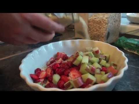 STRAWBERRY & RHUBARB CRUMBLE Recipe - TheCoolKitchen