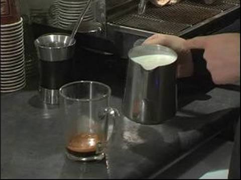 how-to-make-espresso-drinks-:-tips-for-steaming-milk-for-a-cafe-latte