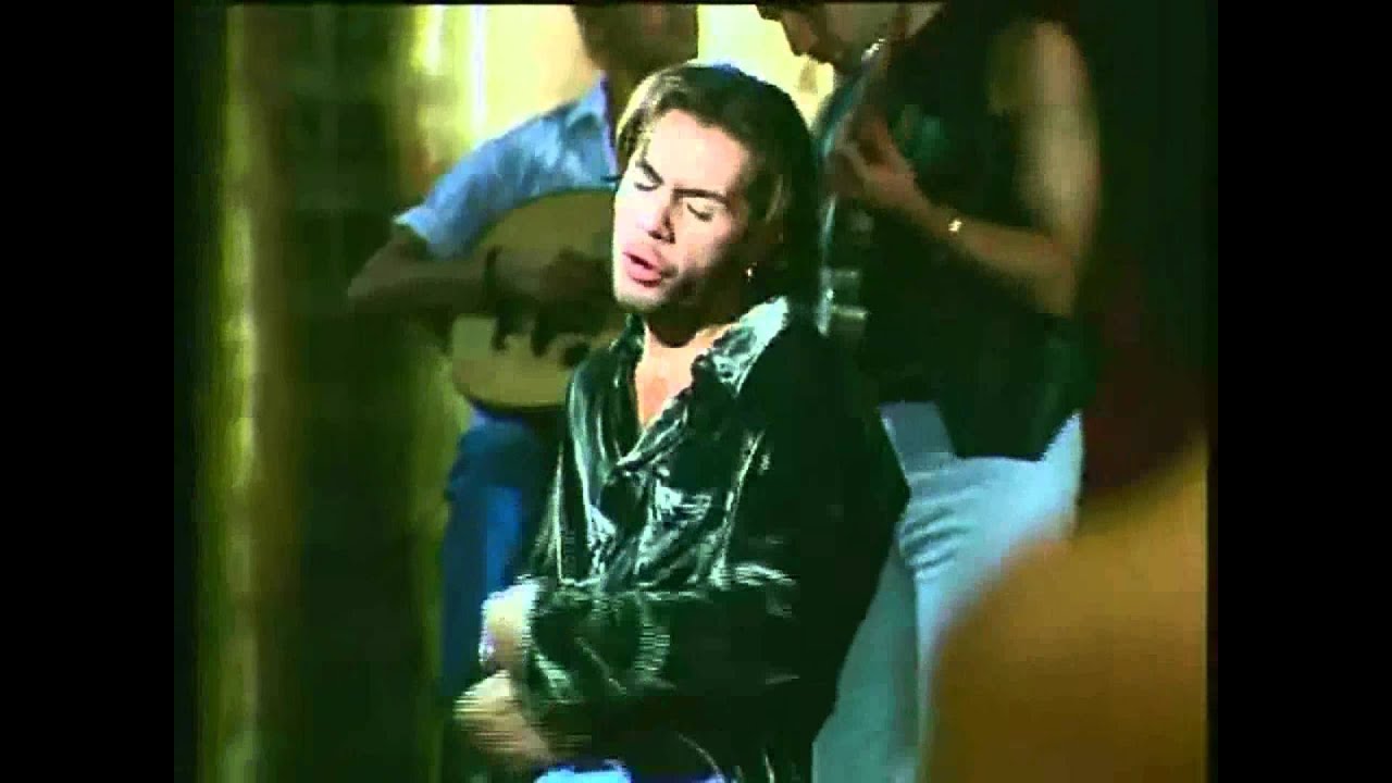 Γιώργος Μαζωνάκης - Μου Λείπεις - Official Video Clip bekijken op YouTube Γιώργος Μαζωνάκης - Μου Λείπεις - Official Video Clip bekijken op YouTube