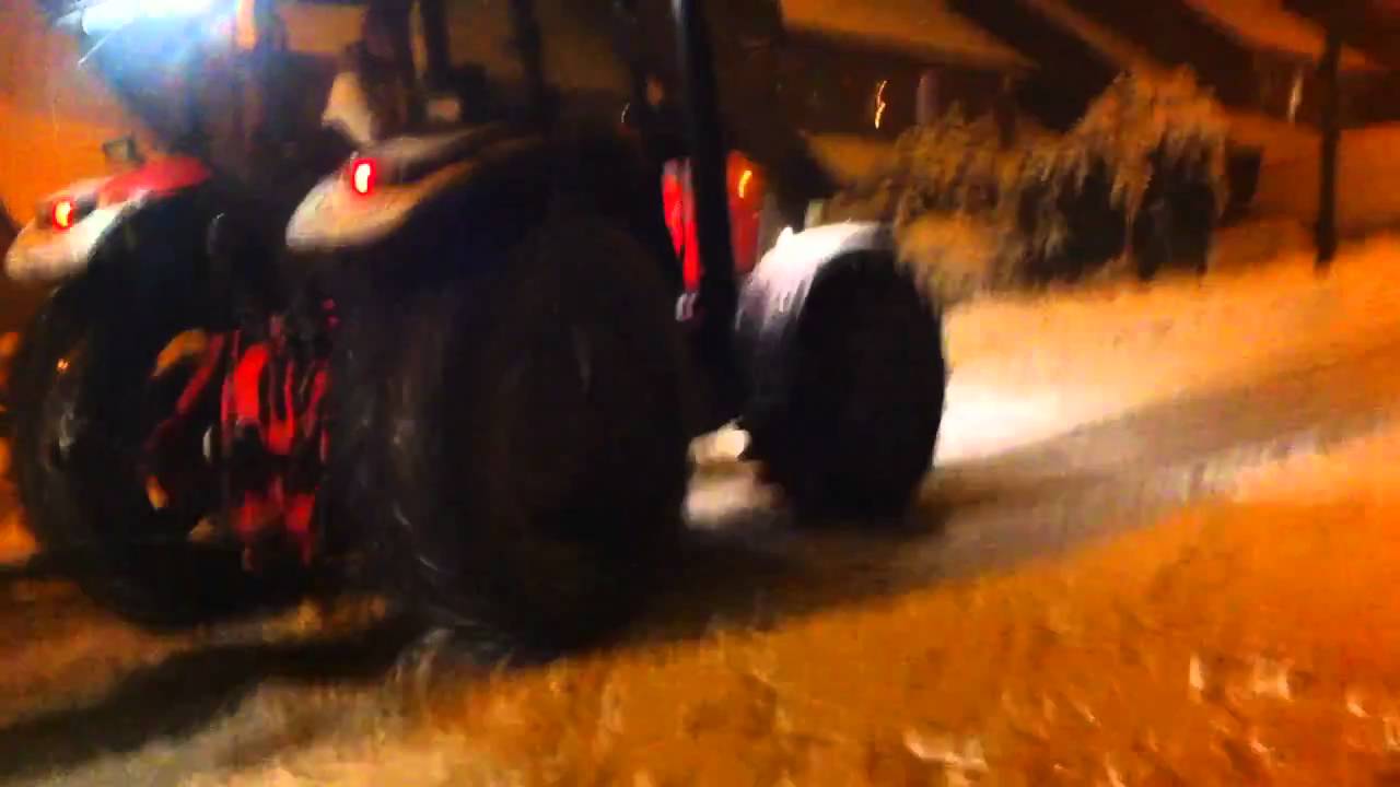 selston nottingham road 2 tractors pull truck up to white lion pub in snow 30/11/2010 PART 2