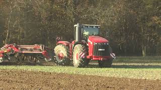 Versatile 550 tractor with single wheels headland turn with Horsch Tiger