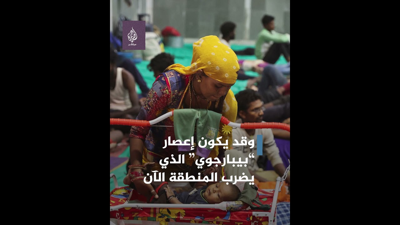 موجة عاتية أصابتهم بالفزع.. شاهد ما حدث على الشاطئ في الهند