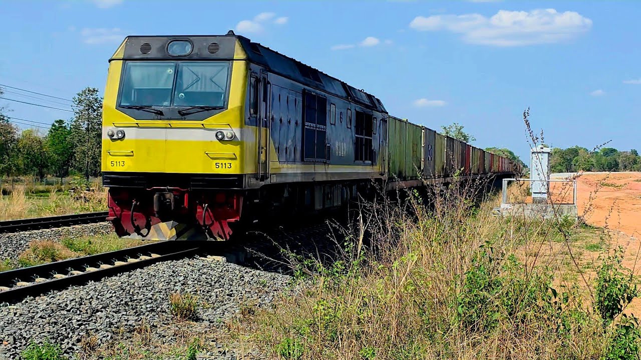 CSR 5113  ทำขบวน 574  ท่าพระ - แหลมฉบัง  ขณะทำขบวนผ่านชุมทางหนองแวงไร่