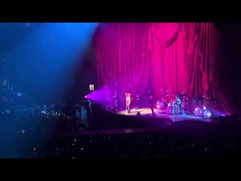 Suki Waterhouse - Model, Actress, Whatever Live in Toronto on Oct 19/25