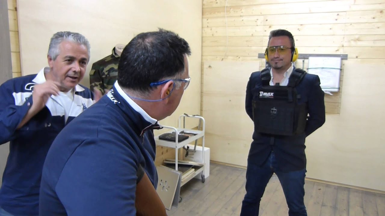 Weltneuheit: Absolut Schusssichere Weste 2 Schuss Kalaschnikow Ak47 -  Youtube