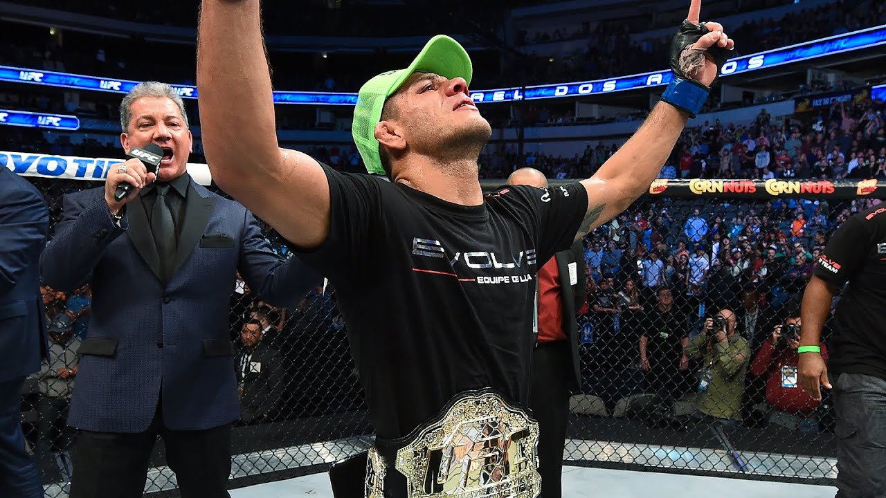 Crowning Moment: Rafael dos Anjos Displays Total Dominance Over Anthony Pettis to Secure Title 👑