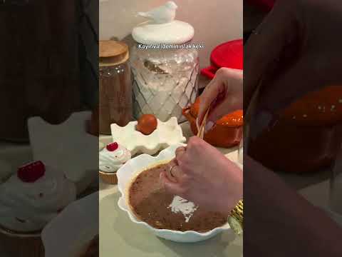 Kayinvalidemin islak keki. Tarif aciklamalarda.