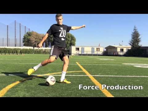 Video: Jak velkou silou je třeba kopnout do fotbalového míče?