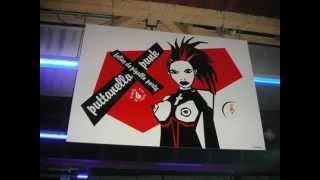 Dj Ralf live @ Cocoricò Les Folies De Pigalle Puttanella Punk vocalist Nacha 04.12.2002