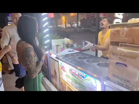 بائع الايس كريم التركي ي مع فتاة جميلة جذابة