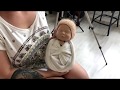 Обмотка малыша при съёмке новорожденных. Вариант 2