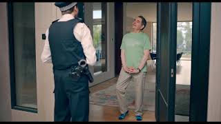 Mr. Bean jerks in front of a police officer screenshot 5
