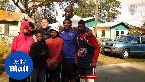 Shaq joins Gainesville basketball cop to surprise kids in 2016 - Daily Mail