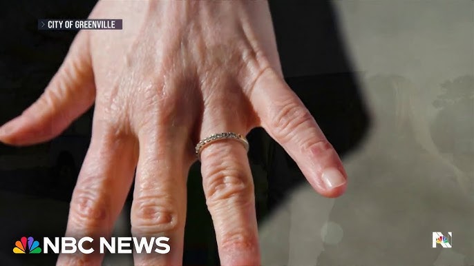 Public Works Employees Sort Through Mountains Of Recycling To Find Woman S Anniversary Ring