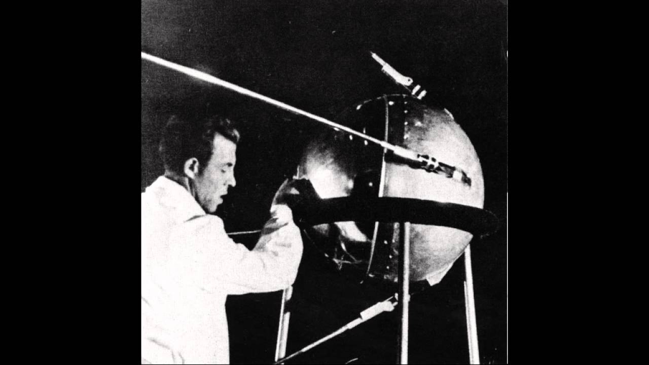 Масса первого искусственного спутника земли 83. Первый искусственный Спутник земли 1957 Королев. Запуск СССР первого в мире искусственного спутника земли. Первый искусственный Спутник земли запуск.
