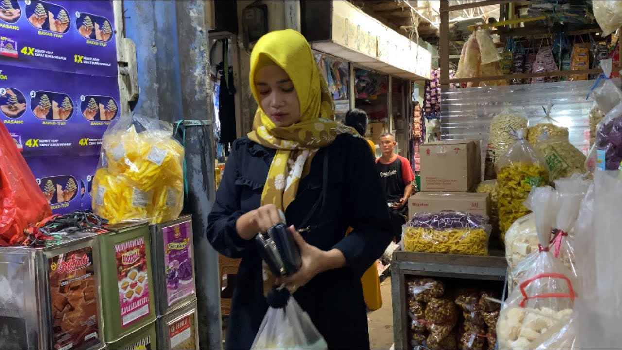 Walking in Buyaran Market (Pasar Buyaran) • Demak Indonesia • 4K