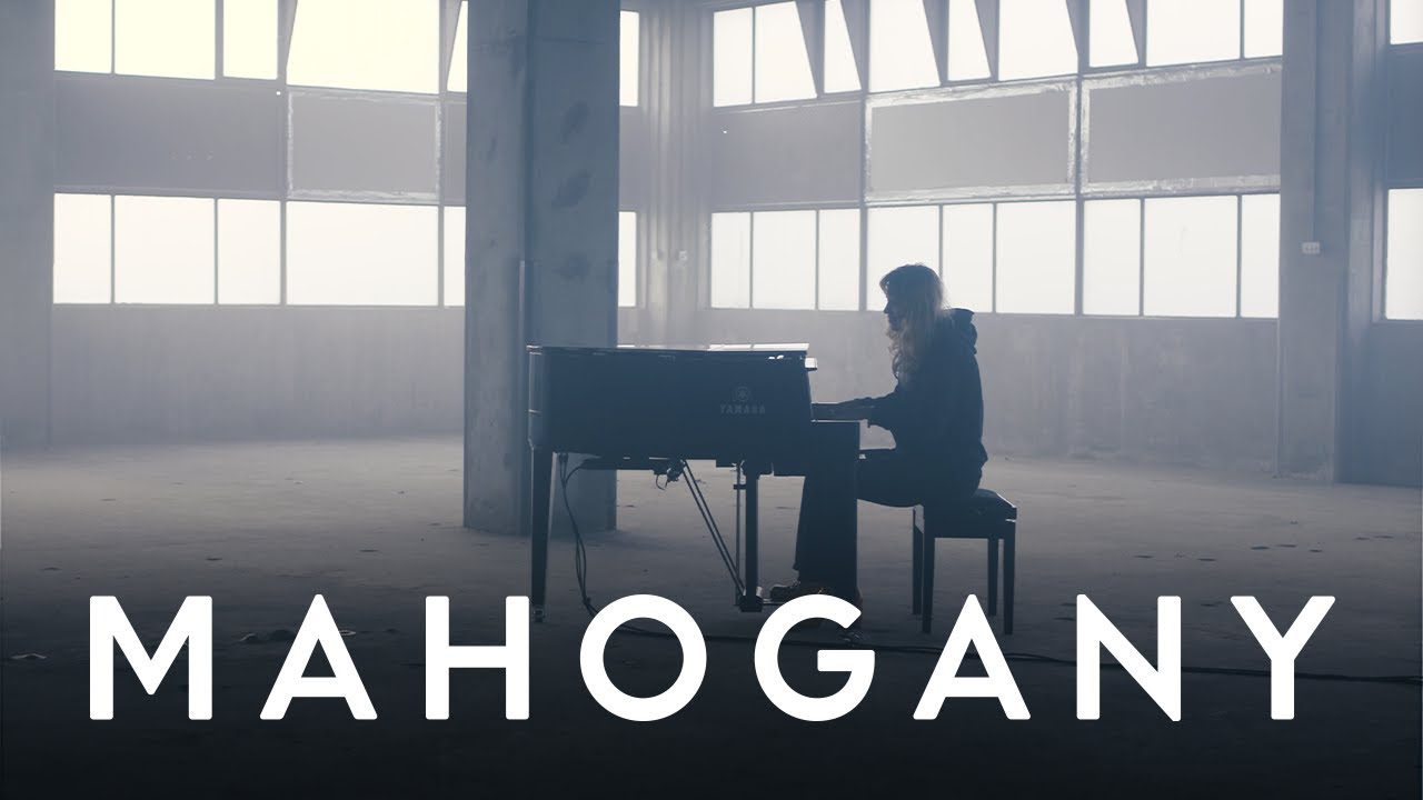 Delilah Montagu - Us | Mahogany Session auf YouTube ansehen Delilah Montagu - Us | Mahogany Session auf YouTube ansehen