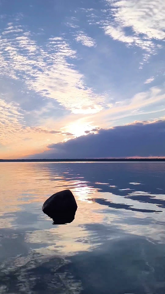 Отражение неба в спокойном озере #nature #закат #travel #chill #sunset ...