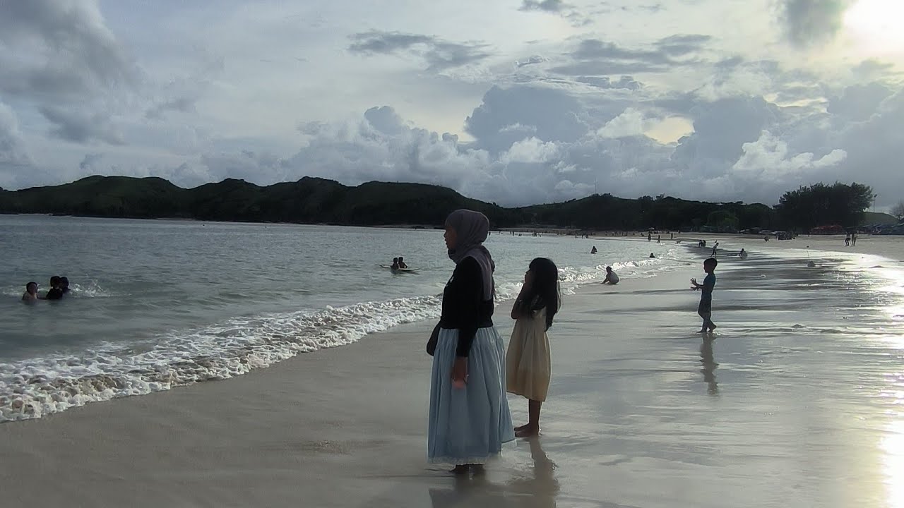 MONYET SEMBALUN DAN SAPI KUTA MANDALIKA LOMBOK