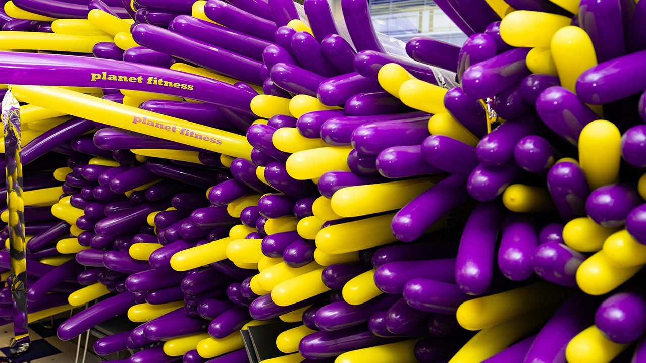 25,000 Balloons Ready For 2025 Celebrations in Times Square! - YouTube