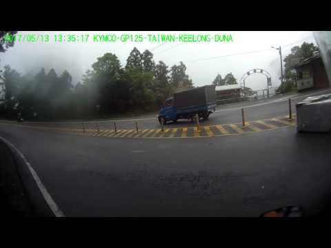 北宜檳榔灣轉彎處貨車掉下一台冰箱