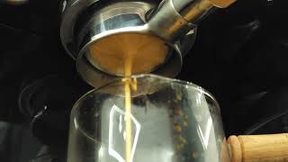 Beautiful Espresso Extraction | Bottomless Portafilter