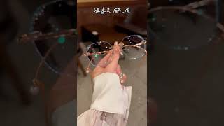 Minimal frame, maximum style 💫Less is more when the vibe is this clean